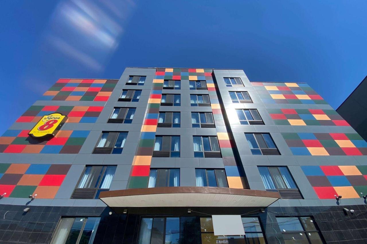 Super 8 By Wyndham Brooklyn Williamsburg Hotell New York Eksteriør bilde
