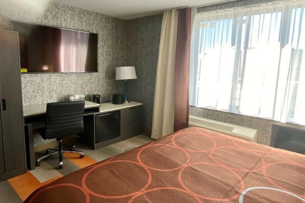 Super 8 By Wyndham Brooklyn Williamsburg Hotell New York Eksteriør bilde