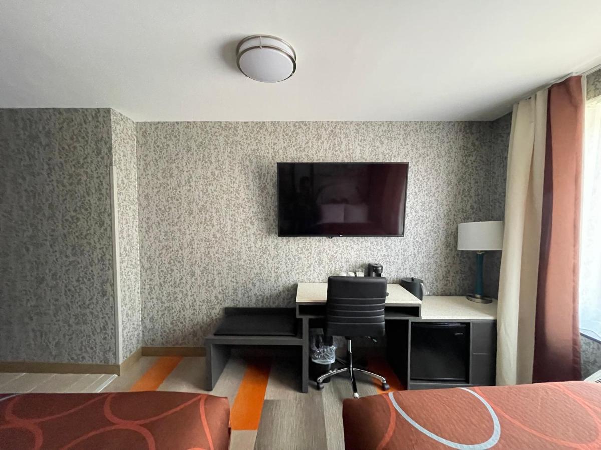 Super 8 By Wyndham Brooklyn Williamsburg Hotell New York Eksteriør bilde