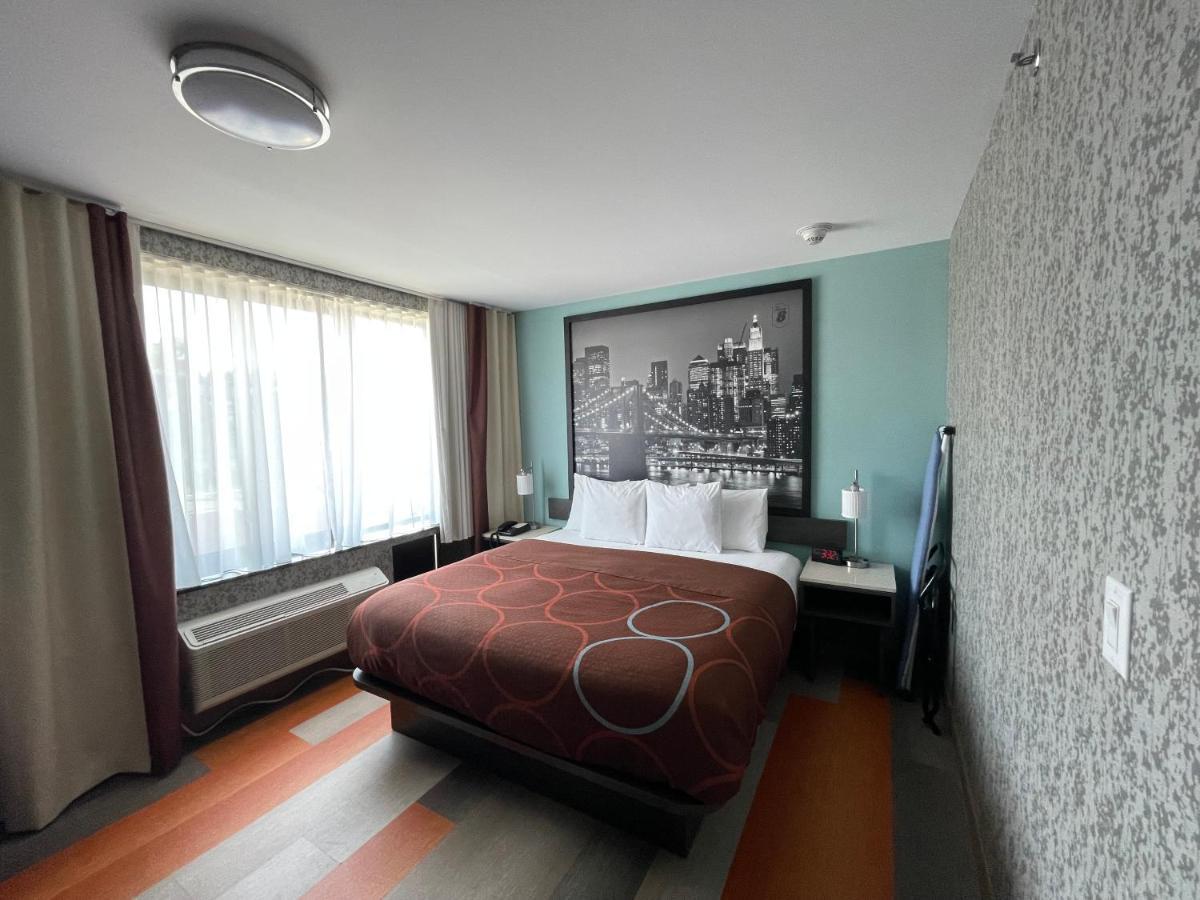 Super 8 By Wyndham Brooklyn Williamsburg Hotell New York Eksteriør bilde